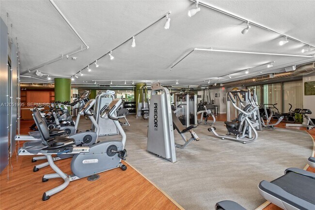 Building Photo - 2681 N Flamingo Rd