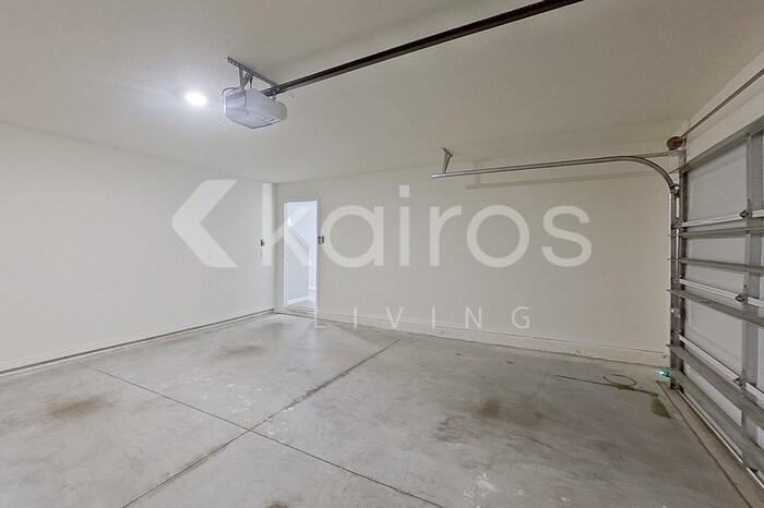 Building Photo - 8716 SW 44th Ct