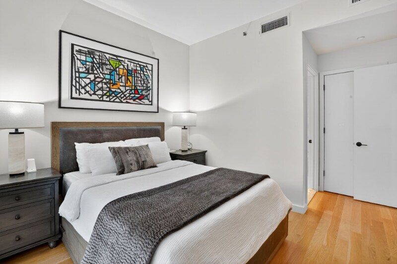 Building Photo - 441 W 37th St