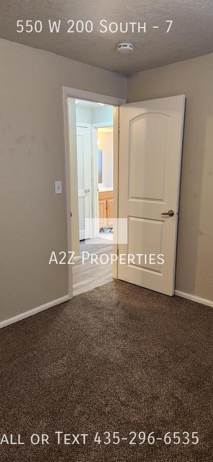 Building Photo - 550 W 200 S