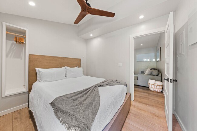 Building Photo - CALL FOR SPECIAL!!!Open for FALL and Winter!! Private Beach!!!  FULLY FURNISHED! Simplicity in a ...