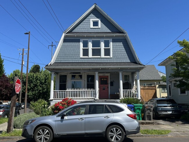 Building Photo - Warm and Welcoming Portland Home with Classic Charm, Modern Kitchen & Outdoor Deck