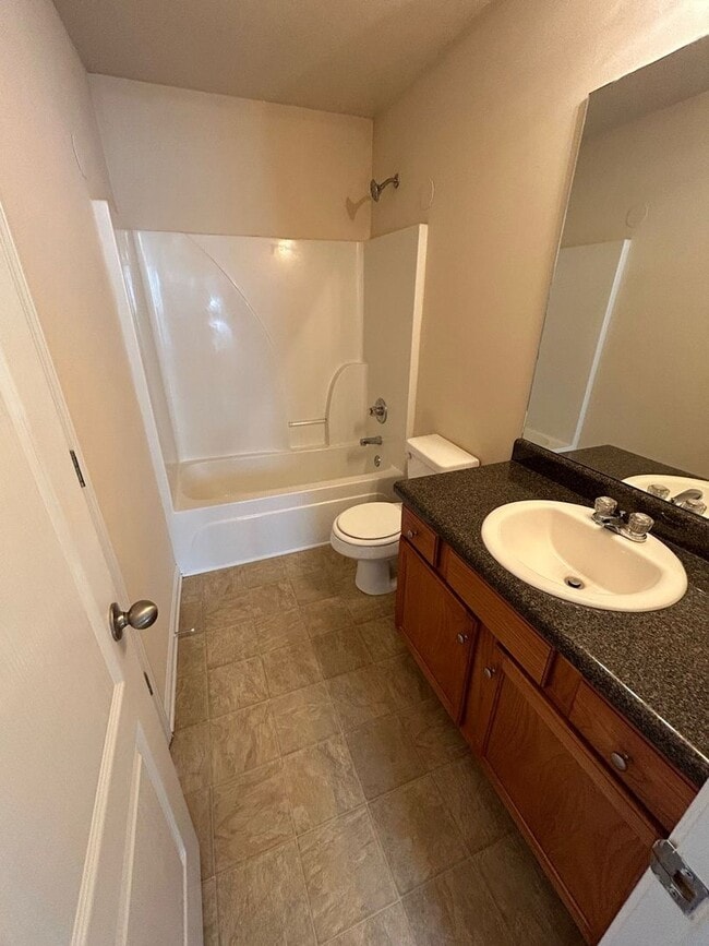 Building Photo - PRE-LEASING FOR AUGUST 1 2026!