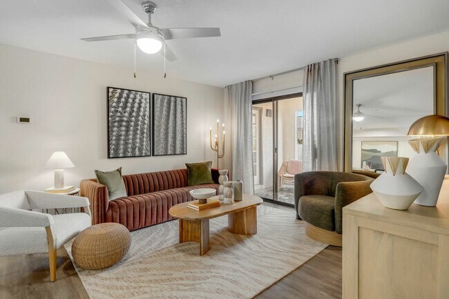 2BR, 2BA - 938SF - Living Room - Cortland Sun River