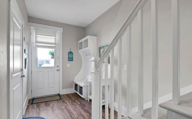 Building Photo - Spacious Summerwalk Townhome