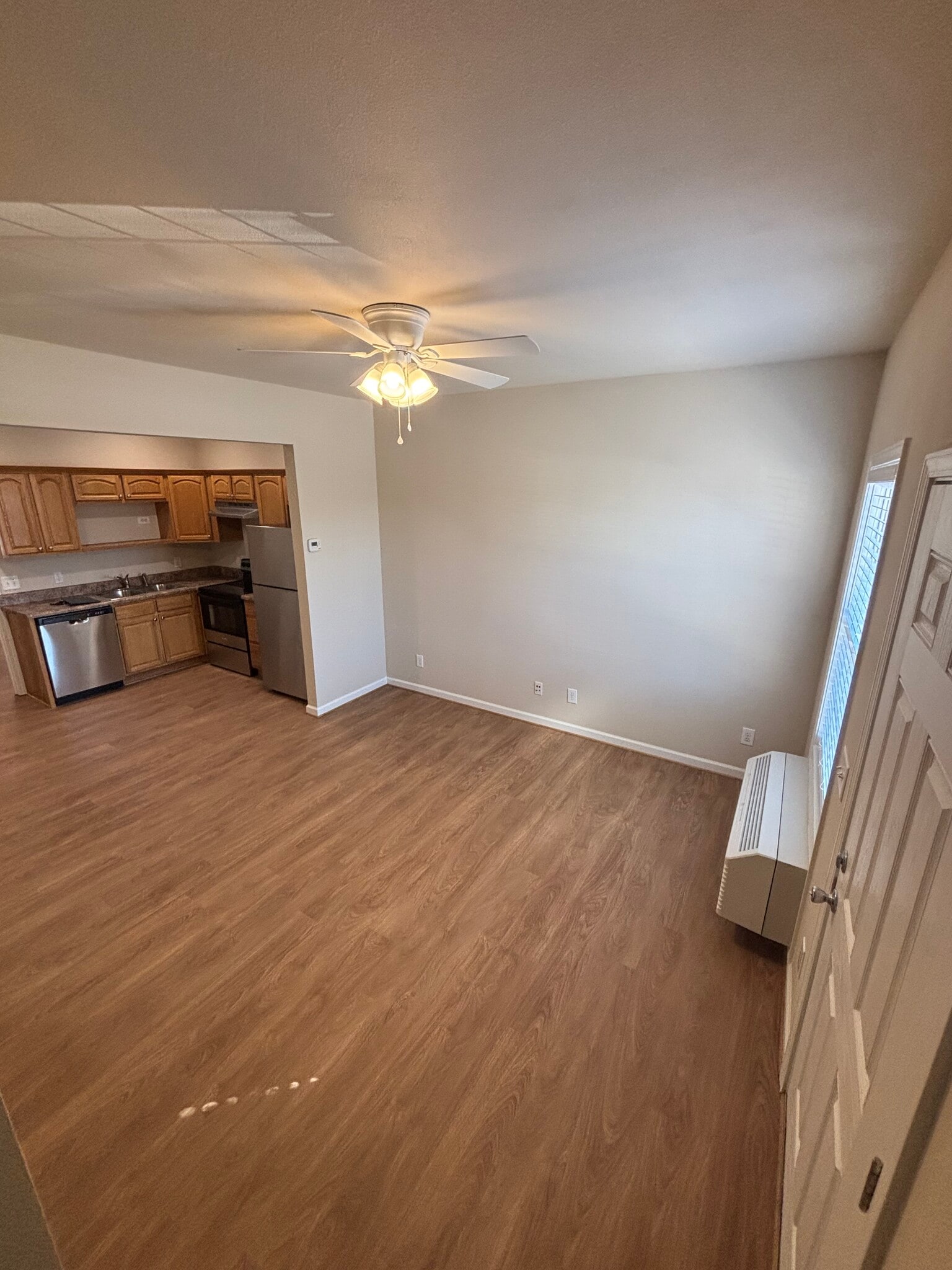 Building Photo - 130 E Center Town Dr