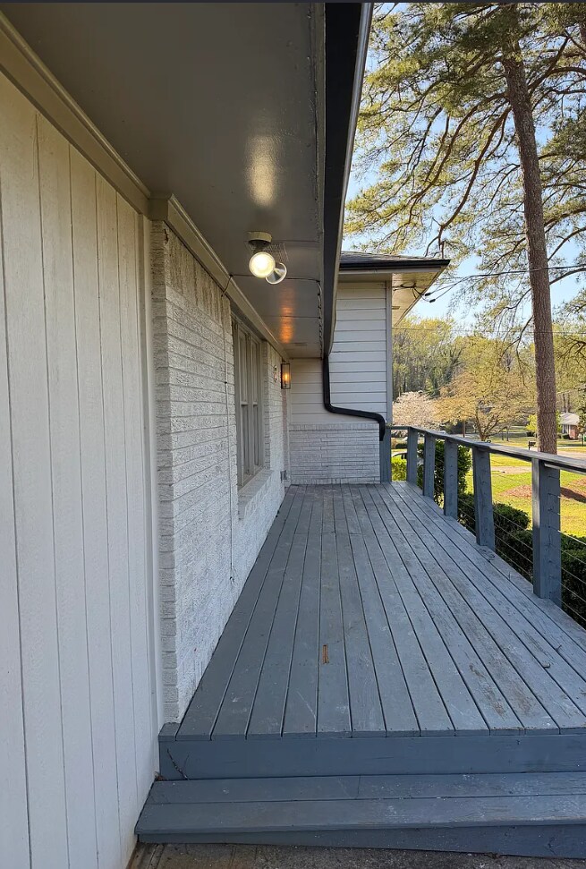 Building Photo - 2281 Shamrock Dr