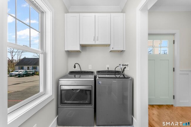 Building Photo - 12 Sandy Way