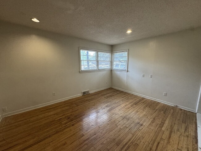 Building Photo - House Located Within The Medical District & Minutes From Texas Tech Campus!