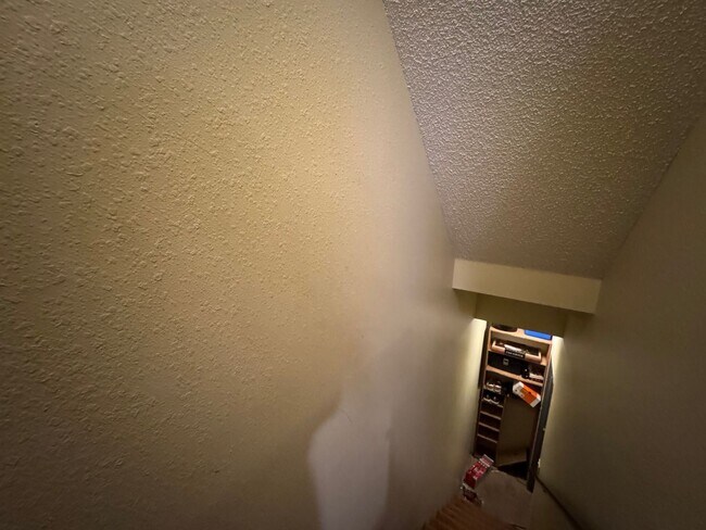 Building Photo - 2 Bedroom 1.5 Bath Townhouse near WWU and Fairhaven w/ Attached Garage