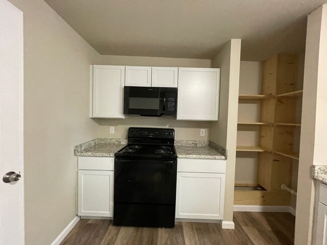 Building Photo - Updated 3 Bedroom 2 Bath Home-Located in Boone, IA