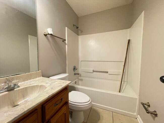 Building Photo - Adorable home, close to the casinos! Country living!