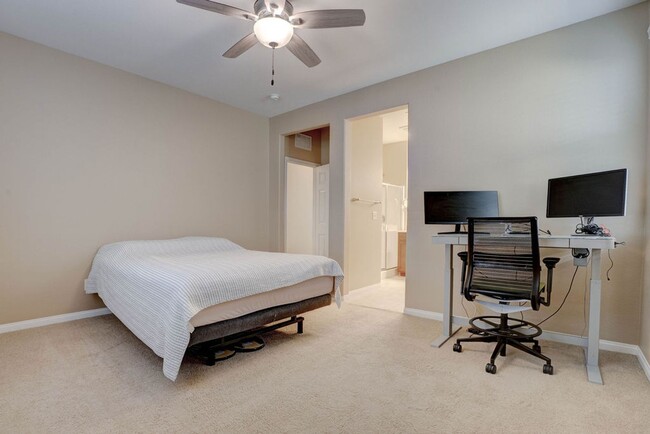 Building Photo - 10931 Sardinia Sands Dr