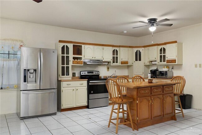 Building Photo - 20 Albacore St