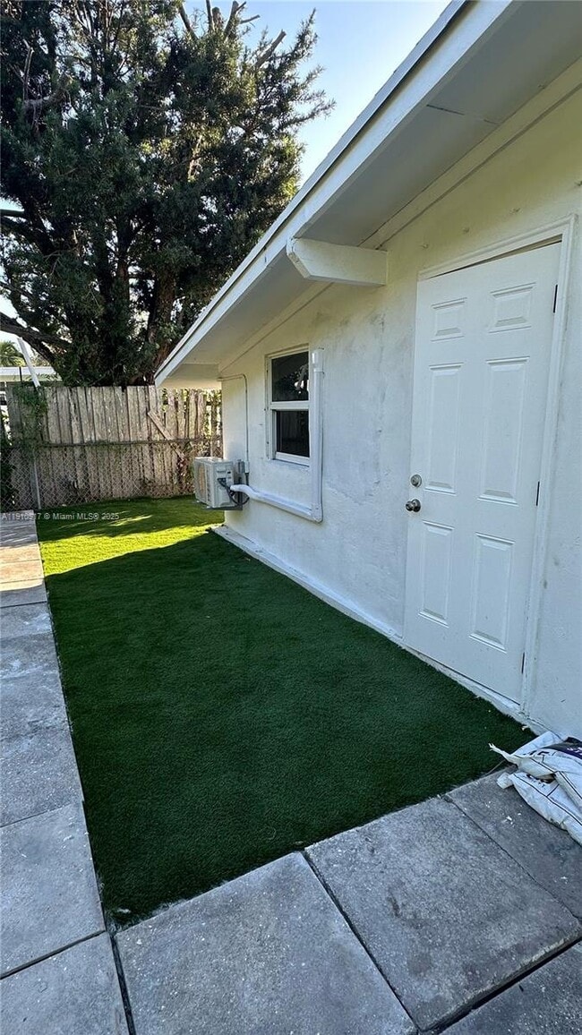 Building Photo - 408 S 9th St