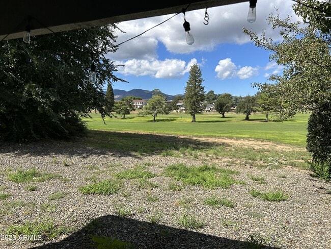 Building Photo - 1030 N Old Chisholm Trail