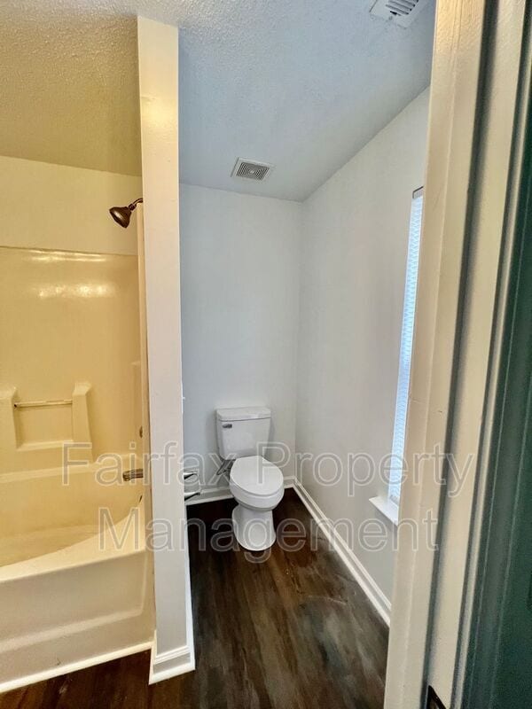 Building Photo - 201 Ridge Lake Dr