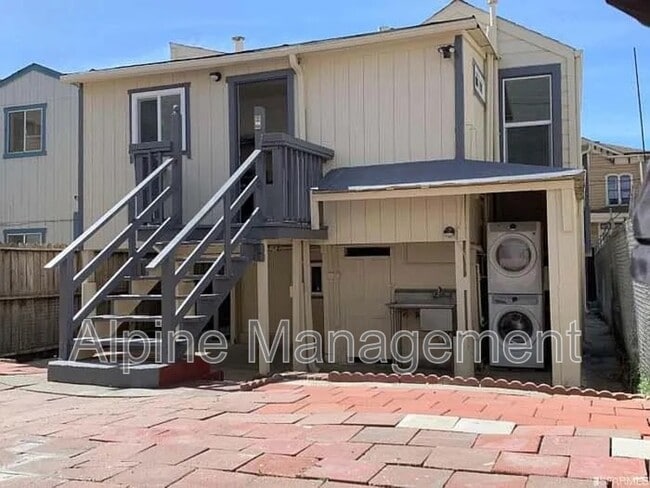 Building Photo - 678 19th St