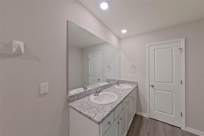 Building Photo - 8670 SW 43rd Ter