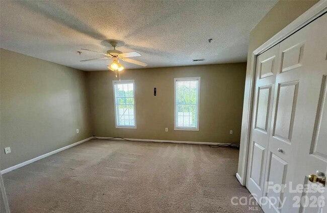 Building Photo - 113 Steam Engine Dr