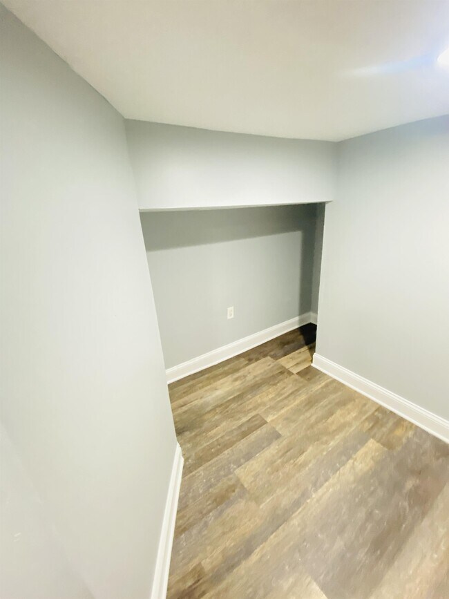 Building Photo - 1304 Sargeant St