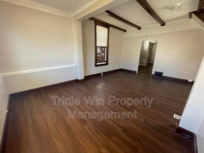 Building Photo - 132 Cunningham Ave