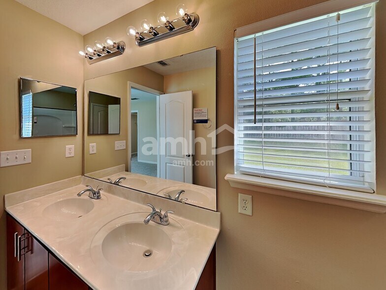 Building Photo - 12607 Wooded Bluff Ct