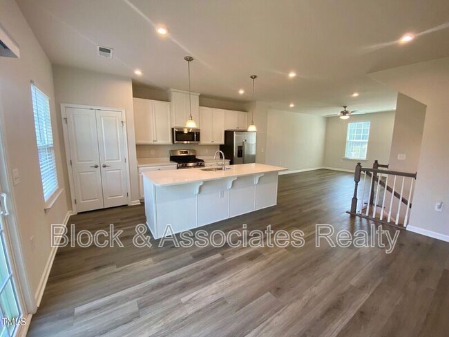 Building Photo - 6517 Pathfinder Wy