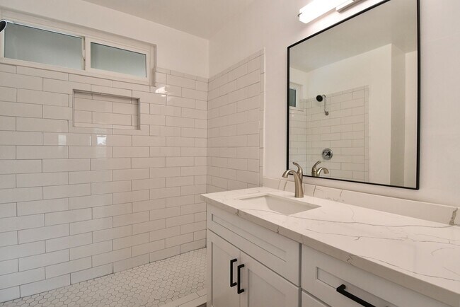 Building Photo - 5440 Quakertown Ave