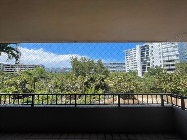 Building Photo - 251 Crandon Blvd