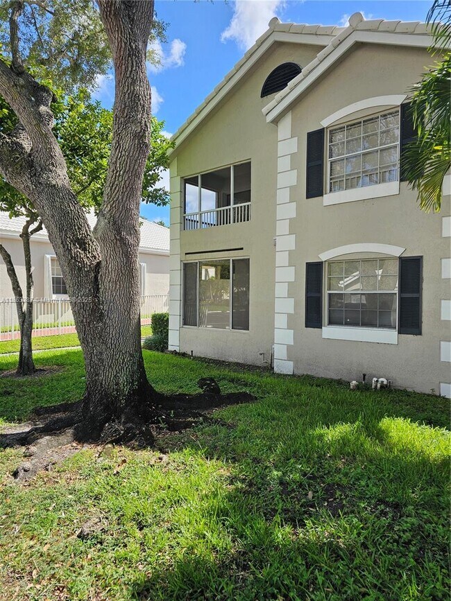 Building Photo - 2811 N Oakland Forest Dr