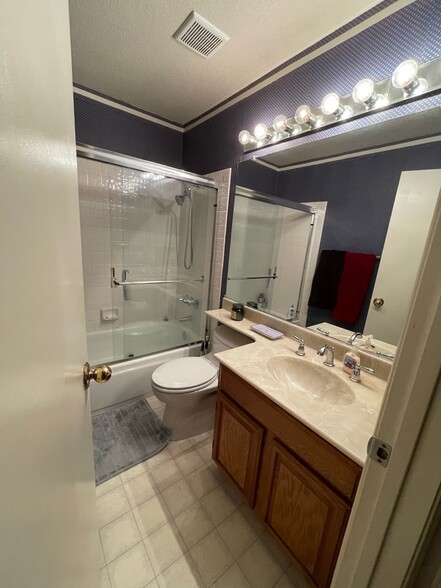 Building Photo - 826 Boardwalk Pl