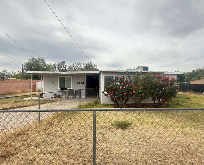 Building Photo - 3525 N Fontana Ave