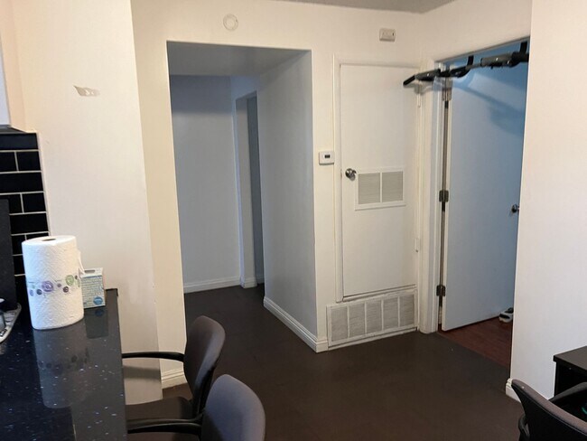 Building Photo - 68 E 200 S