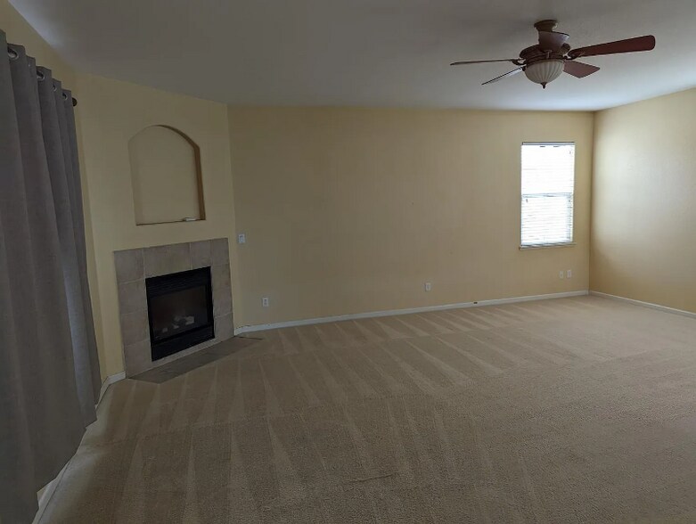 Building Photo - 17826 Daffodil Hill St