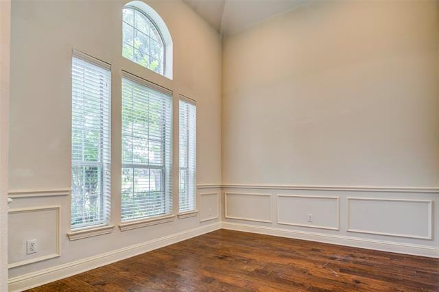 Building Photo - 2304 Greenview Dr