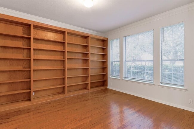 Building Photo - 10225 Open Gate Dr