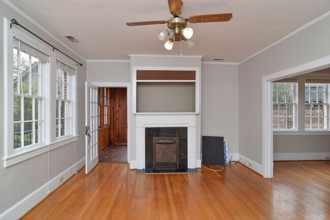 Building Photo - Charming 3 Bedroom Home in Desirable Heath...