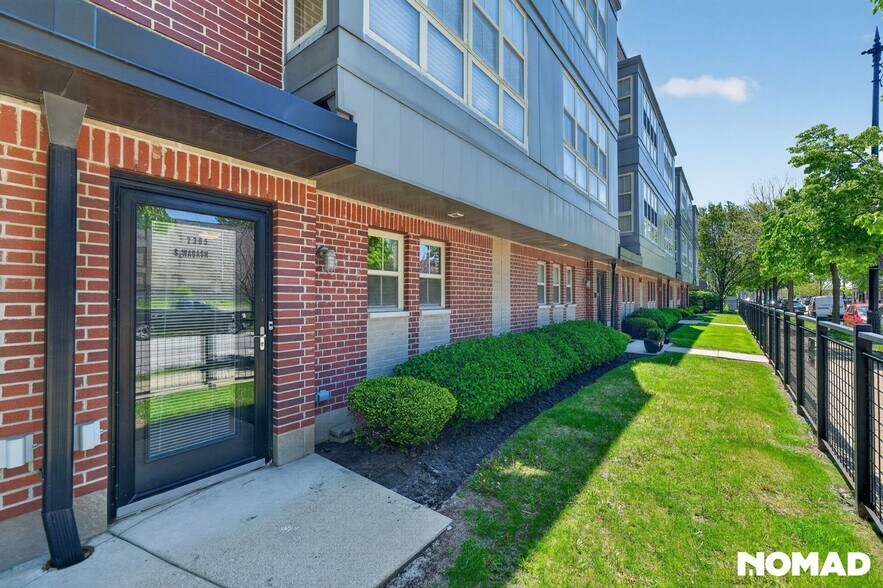 Building Photo - 2305 S Wabash Ave