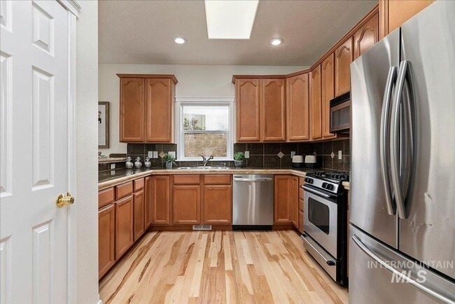 Building Photo - Stunning Home Near Warm Springs! FLEXIBLE ...