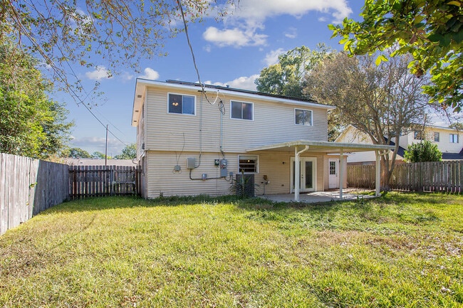 Building Photo - 2027 St Nick Dr