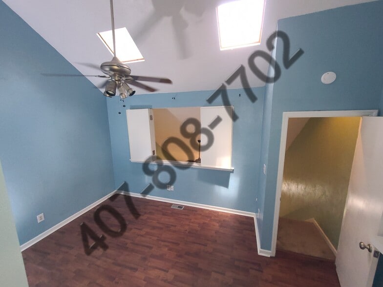 Upstairs bedroom - 1075 Ocala Rd