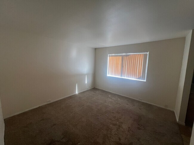 Building Photo - 539 Woodside Oaks