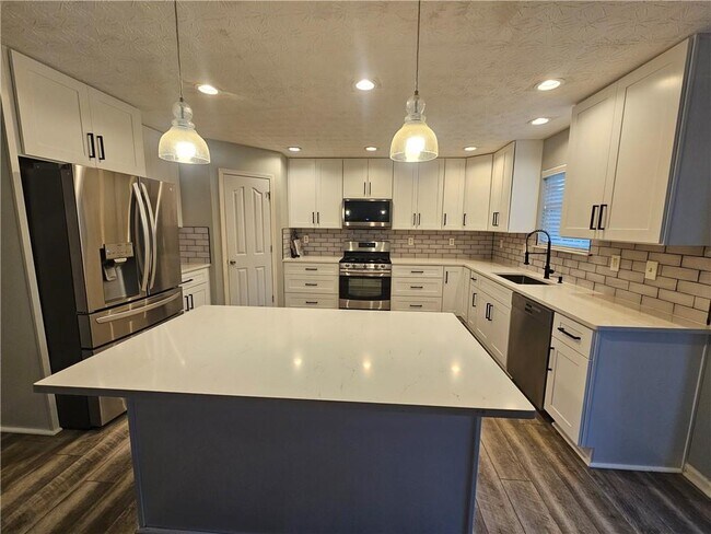 Building Photo - 7 Virginia Ave