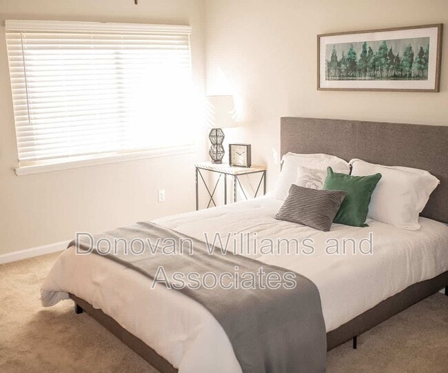 Building Photo - 2219 Kilborne Dr