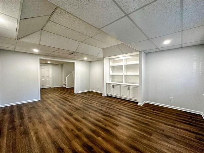 Building Photo - 2660 Coachmans Cir