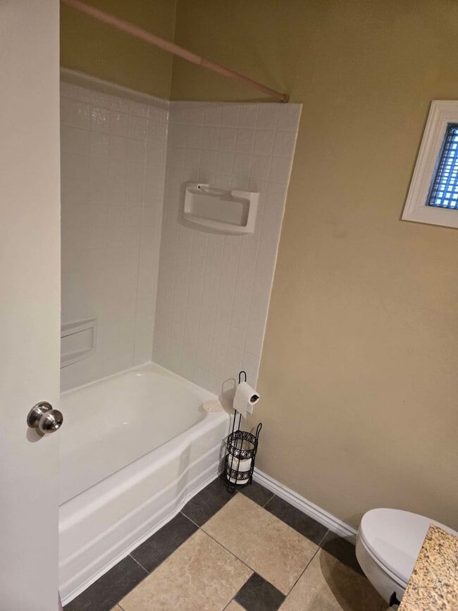 Building Photo - Spacious Home in NE Heights