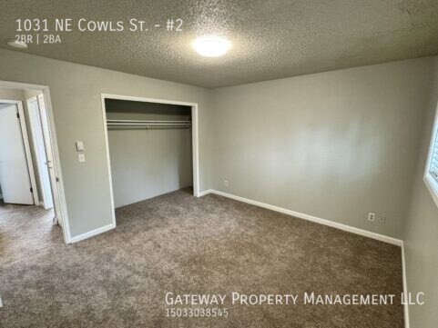 Building Photo - 1031 NE Cowls St
