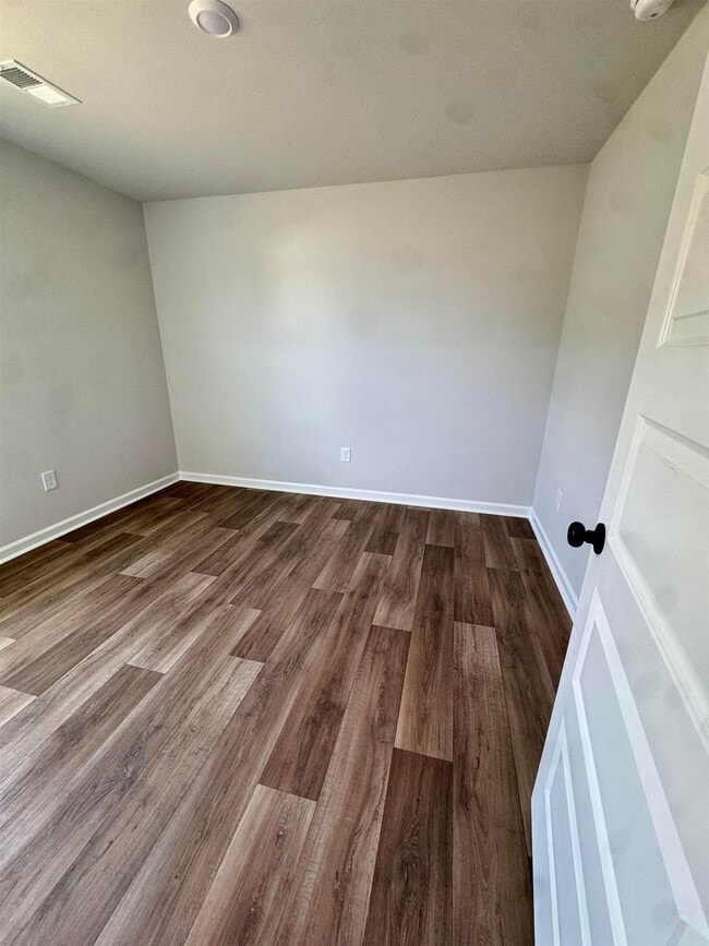 Building Photo - 1735 King Oaks Lp