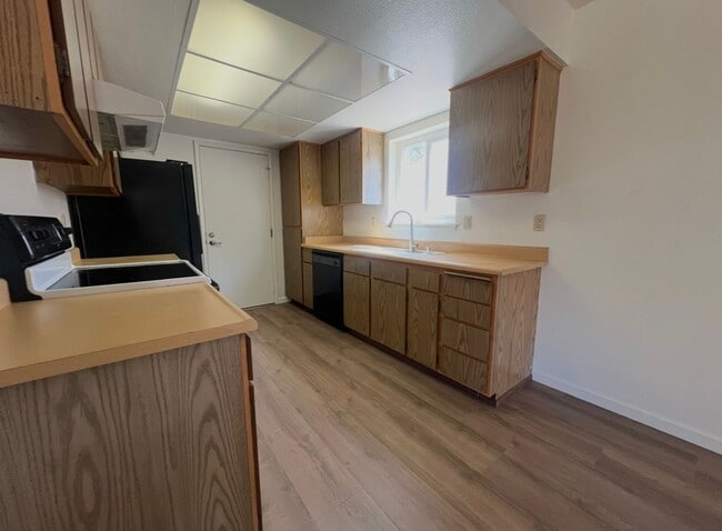 Building Photo - 6956 Meadow Wood Trail